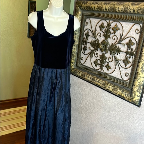 VTG Jessica Howard Elegant Black Velvet Dress/ Jacket  Button Details Sz 10P - Picture 6 of 16